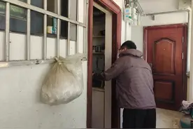 高温之下，仍有老人不舍得开空调，网友：老人去养老机构短托可行吗图片