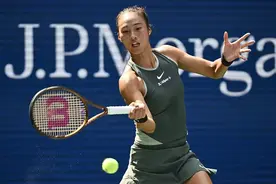 郑钦文逆转阿尼西莫娃，晋级美网女单次轮图片