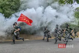 青春遇上迷彩图片