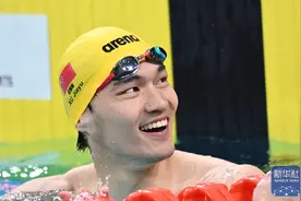 全国游泳冠军赛丨徐嘉余获男子50米仰泳冠军图片