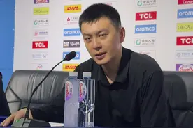 杨鸣谈郭艾伦重回辽宁主场:功勋回家 俱乐部在准备隆重的欢迎仪式图片