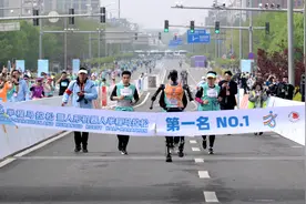 2小时40分42秒，天工夺冠！全球首个人形机器人半马开跑图片