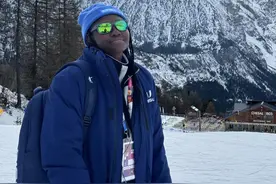 第一次见到雪的她们，来大冬会当记者图片