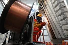 海太长江隧道盾构机“江海号”组装施工忙图片