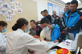 免费！湖北多地工会开展送健康体检活动图片