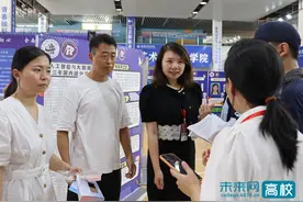 人机互动、AI智能、数字素养……智能科技为大学新生扣好第一颗扣子图片