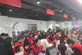 购新补贴拉动春节消费4.4亿元！成都3C数码产品“卖疯了”，有商家营业到深夜12点图片