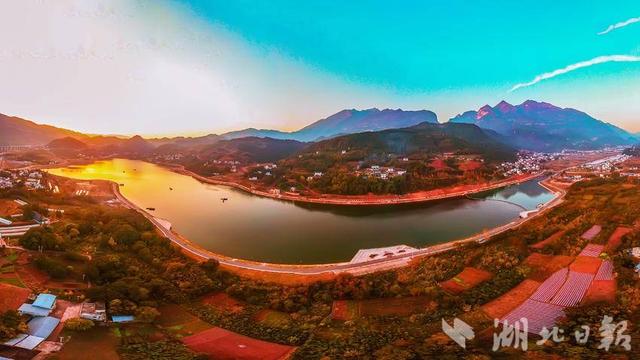 巴东神农湖：一幅自然天成的绝美画卷