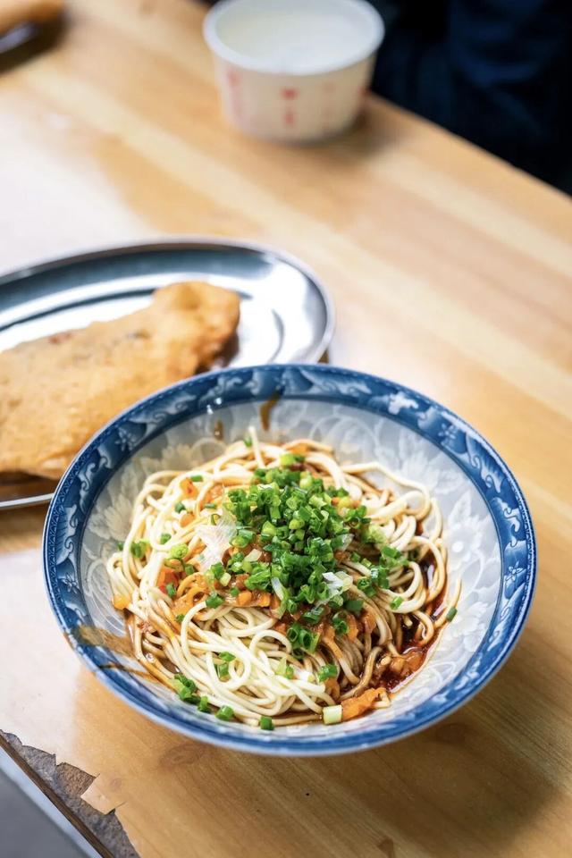 热干面遇见蒸烧卖，开启一场跨越2000公里的季节约会