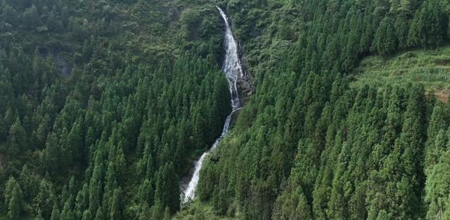 大山藏飞瀑