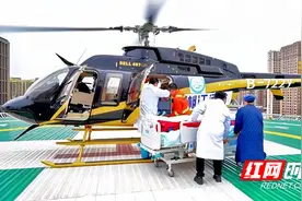 缩短3小时转运时间，湘江通航患者架起空中“生命线”图片