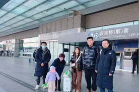 暖心，跨越2700公里的温暖护送，不满三岁的她顺利返乡了！图片