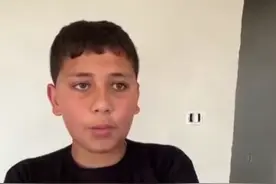 以军将一受伤巴勒斯坦男子“绑在车引擎盖上”带走图片