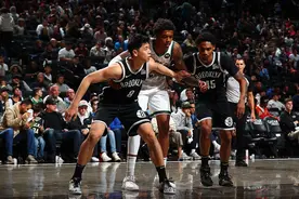 突破造犯规2罚1中拿下1分，崔永熙迎来NBA正赛首秀图片