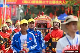 “装军巡游”闹军坡 海内外民众琼岛纪念冼夫人图片