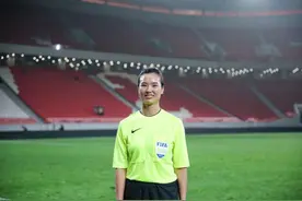 中超首位女裁判：直到大学才与足球结缘图片