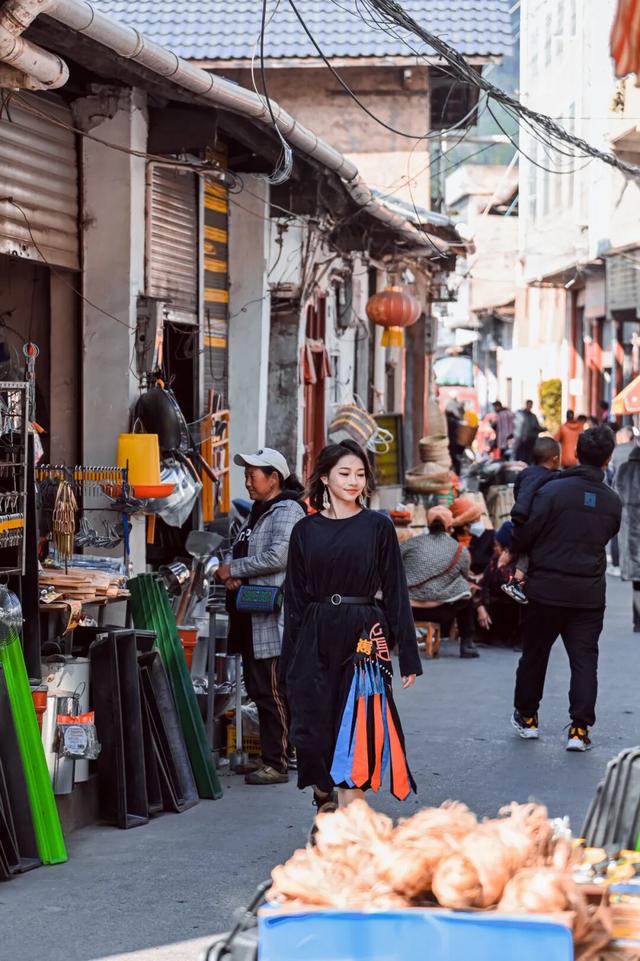 探索之旅 | 漫步天皇寺、探访砂陶坊!跟着大理“喜林苑”创始人林登游越西