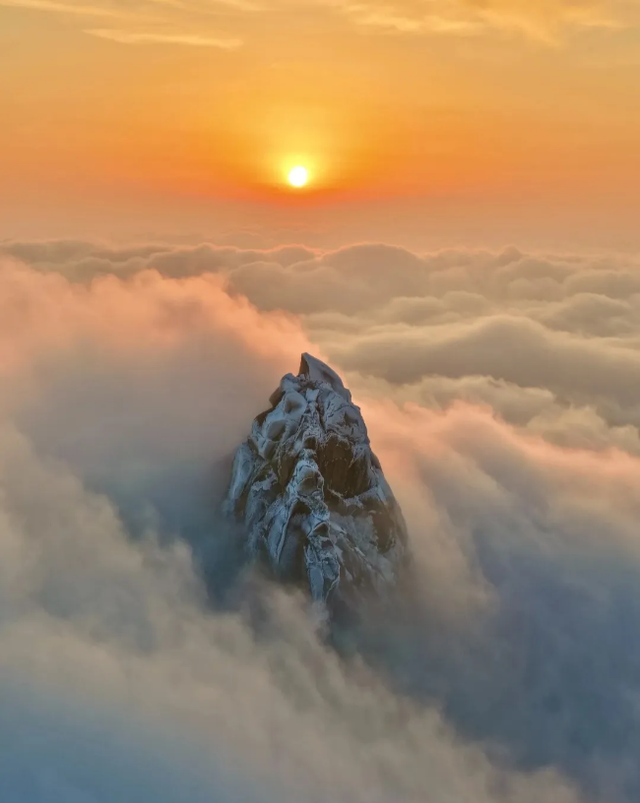 万人登天柱 新年启新程