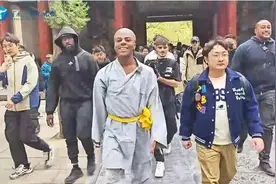 冲上热搜！“甲亢哥”在这个景点直呼“欧买噶”图片