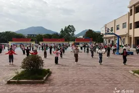 瑞金超田小学：活力大课间 绳操展风采图片