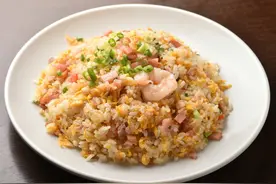 不要再用隔夜饭做蛋炒饭了！它可能会让你患上“炒饭综合症”图片