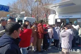 成立保障专班、引进移动餐饮车，济南城管护航“明湖市集”图片