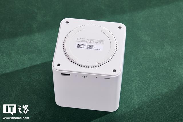 千元六盘位全闪 NAS，零刻飞牛联名 ME mini 私有云体验评测