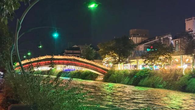 流光溢彩！“幸福安逸城”又添夏夜新图景