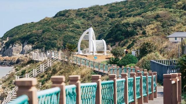 舟山那座小岛，有一棵大石笋