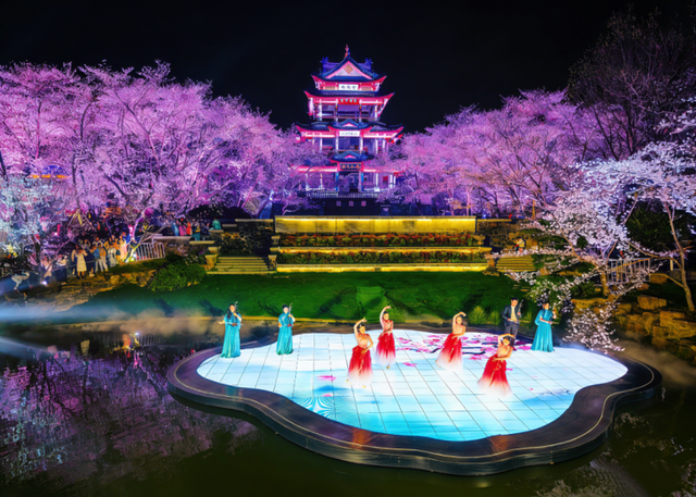 江苏无锡：周末2天21万人次挤爆鼋头渚！太湖佳绝处点燃“春日经济”