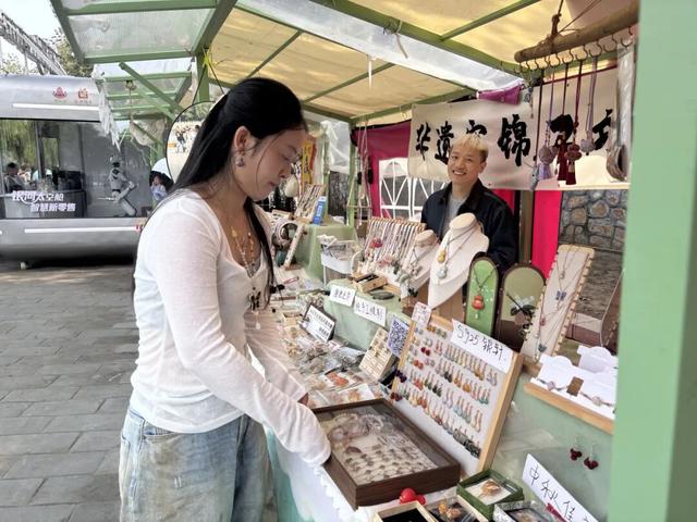 中医养生、非遗文创……来三山五园逛文化市集