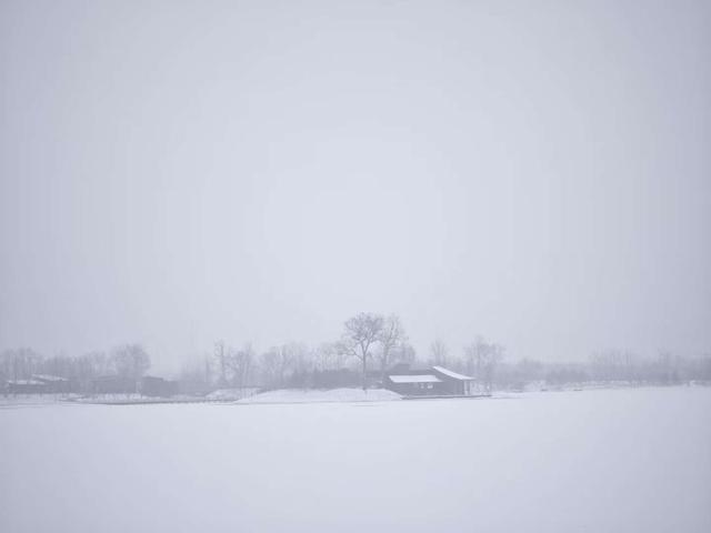 一脚踏进黑白世界！记住这个地方，下场雪来打卡