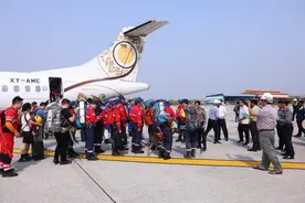 深圳公益救援队抵达缅甸曼德勒机场图片
