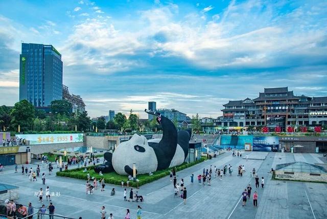 《堰明山青幸福人》 ——致青城山-都江堰申遗成功25周年