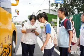 青大附中崂山学校新校区启动  青岛温馨校车全力保障学生出行安全图片