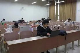 河南这所大学，偷偷为学生充电……图片