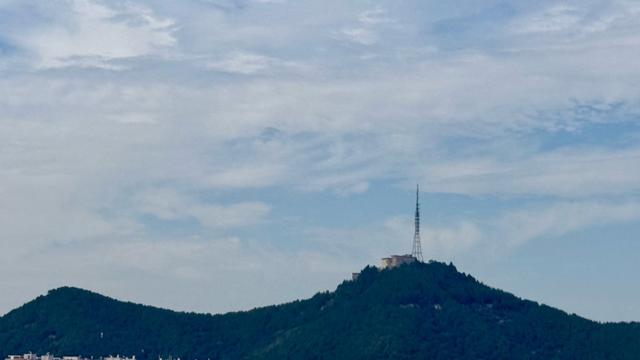 新视界｜白云如絮映秋色