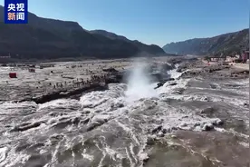 当壶口瀑布与花花和彩虹同框🌊🌺🌈梦幻buff叠满了！图片