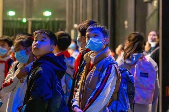 “零距离”对话历史，红岩红沉浸式剧场打造“穿越式”研学体验