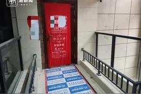 杭州一名小区业主不听劝，执意外移入户门，谁来管？图片