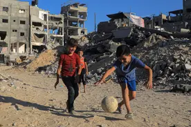 导弹突然掉落！以军袭击加沙，14岁男孩遇难！父亲崩溃痛哭：他这辈子还什么都没见过图片