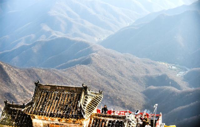 深秋王屋山登高赏奇景 地质公园层林尽染