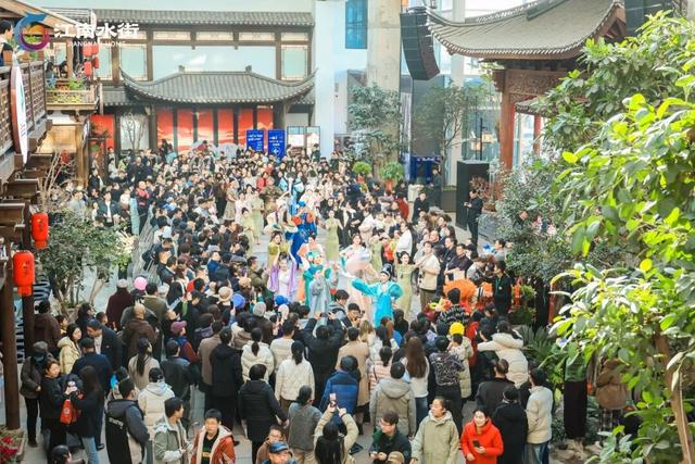 从“一次性打卡”到“反复回访”：江南水街的长尾吸引力在哪里？