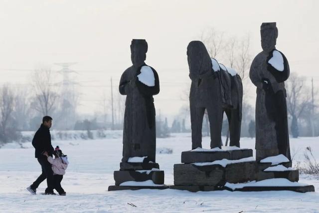 一眼千年！雪落巩义宋陵，限定美景上线→