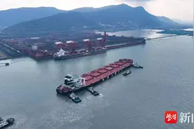江苏首个可靠泊40万吨船舶沿海码头建成图片