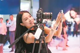 上海车展公众参观日：线上线下“种草”忙，“车生活”体验感拉满图片