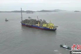 “绿色海上炼油厂”提前完成海试 出境服役图片
