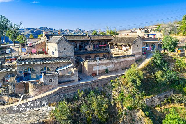 山西吕梁：窑洞院落景色美