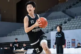 14岁成都女孩周逸凡 全额奖学金赴美打篮球图片