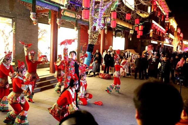 2026迎春灯会 | 点亮即火爆！域外游客纷至沓来好评不断